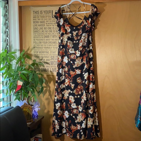 Off the Shoulders Maxi Dress - Picture 5 of 5